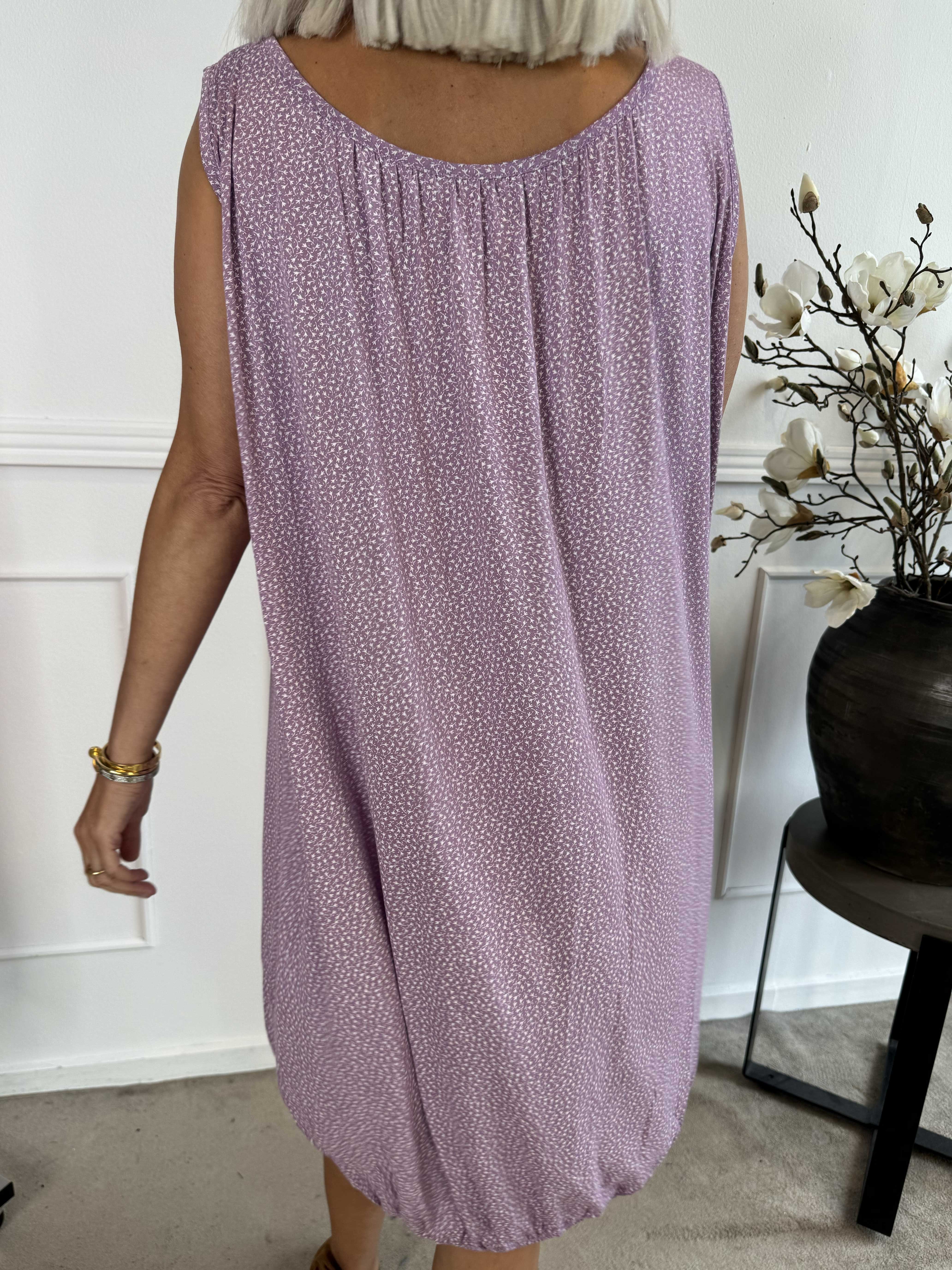 Miracle Flower Sleeveless Dress - Kjole i viskose med elastik forneden